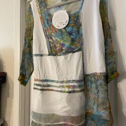 Beautiful /colorful Woman’s top-new-L