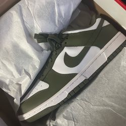 Nike Dunk Low “Medium Olive”(W11/M9.5)