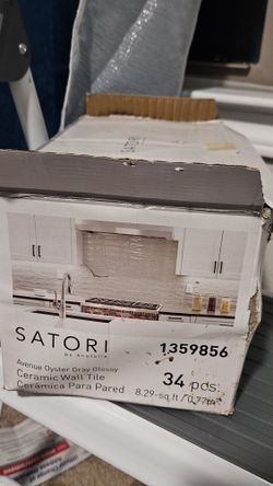 Kitchen/bathroom Tile 17. a Box 34 Pieces.. Have About 30 Boxed