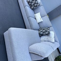 living spaces modern style sectional couch !!