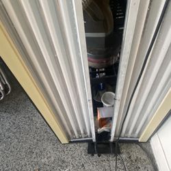 Fish Tank Light Fixture And Four Bulbs