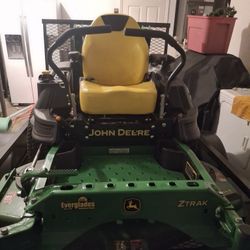 John Deere Commercial Mower Z915e 