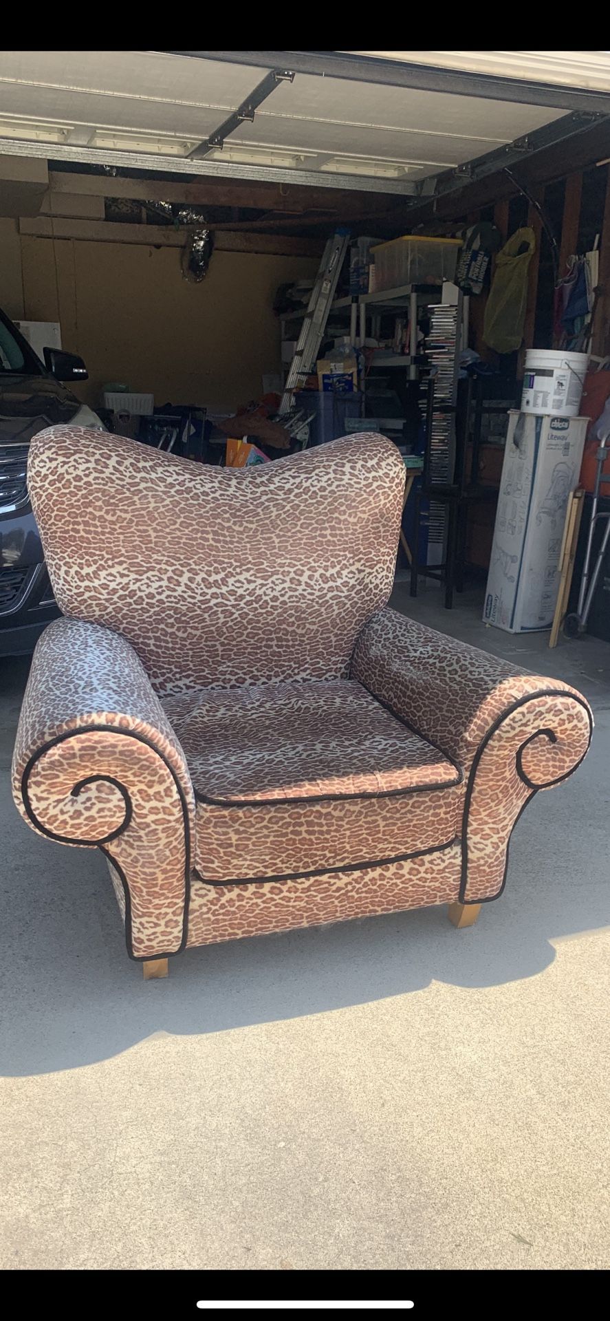 Oversized, leopard printed chair
