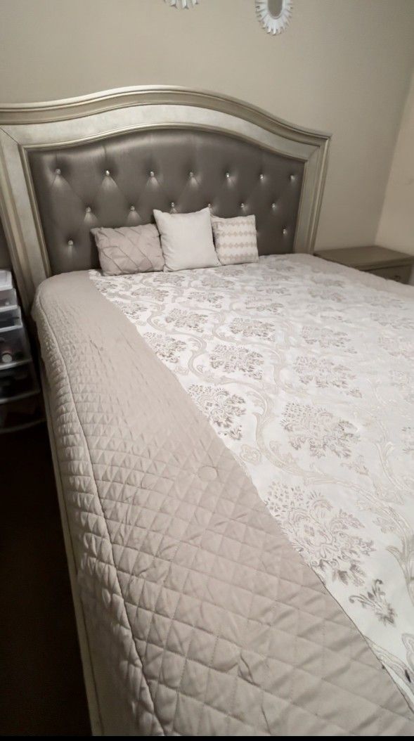 Bedroom Furniture And Table
