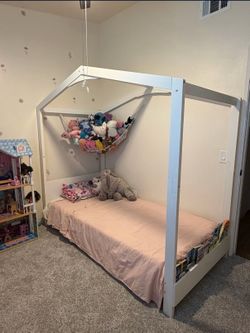 Delta kids twin bed