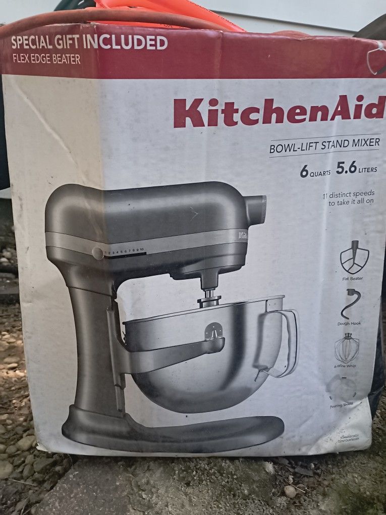 KitchenAid Bowl-Lift Stand Mixer 6Qt – New in Box w/ Attachments