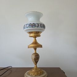 Antique Victorian Banquet Lamp – Hand-Painted Milk Glass & Brass – Excellent Condition