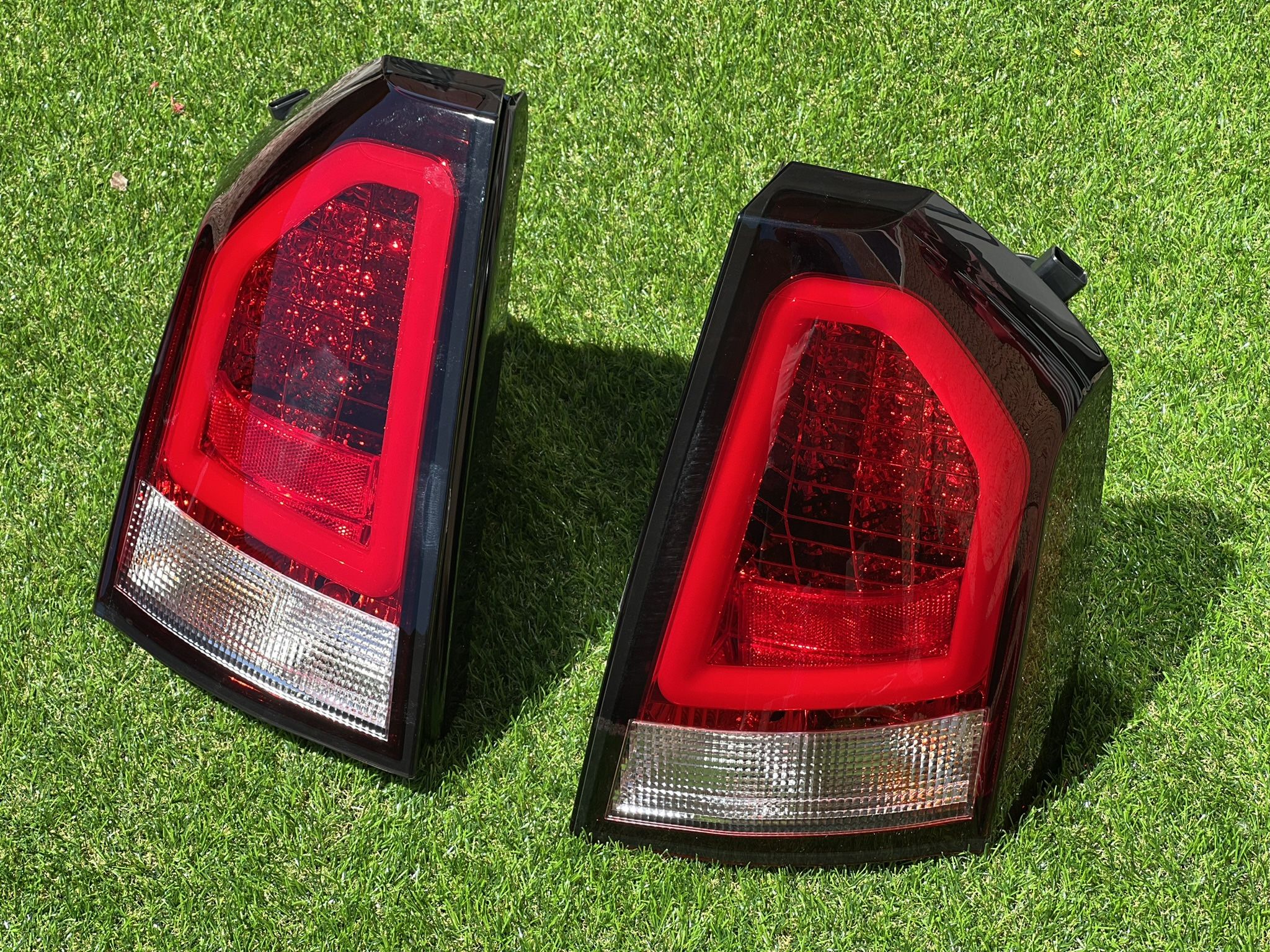 CHRYSLER 300 TAIL LIGHTS