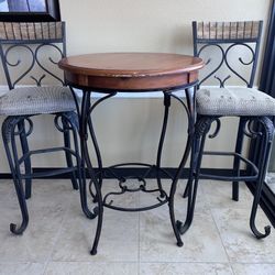 Pub Table With 2 Stools