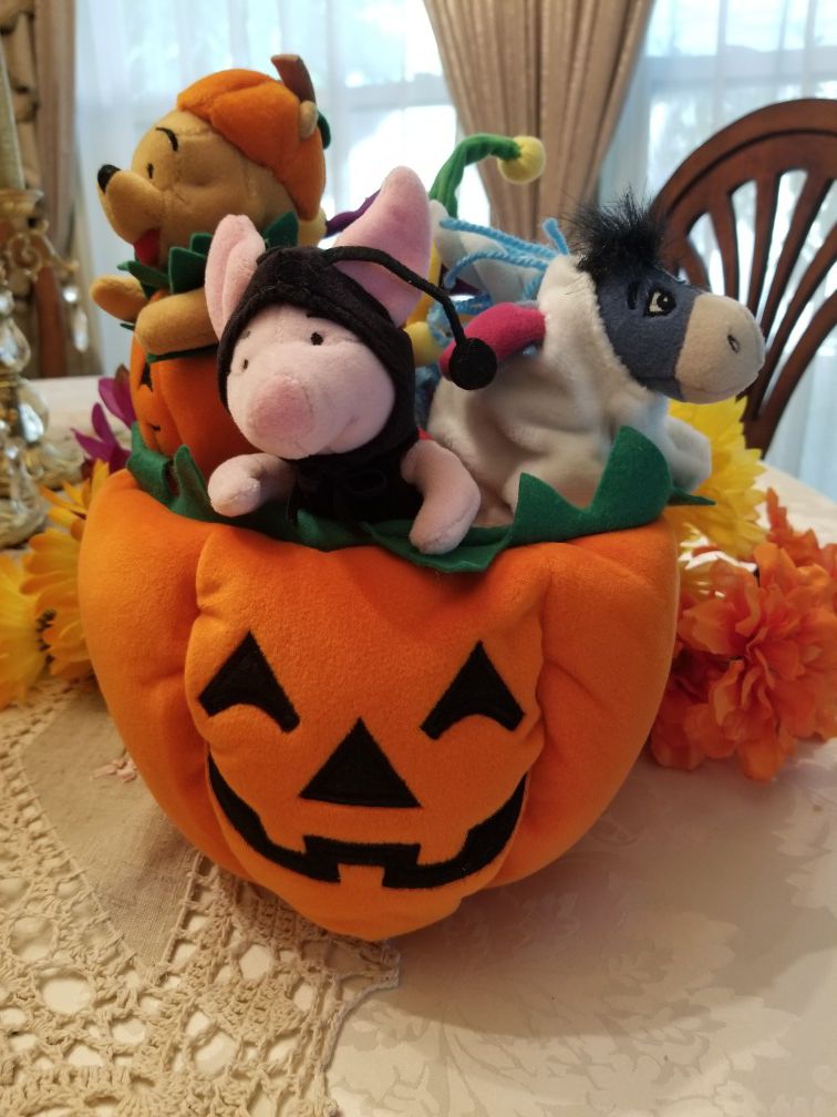 Disney Store Haloween Pumpkin with 4 Winnie The Pooh characters