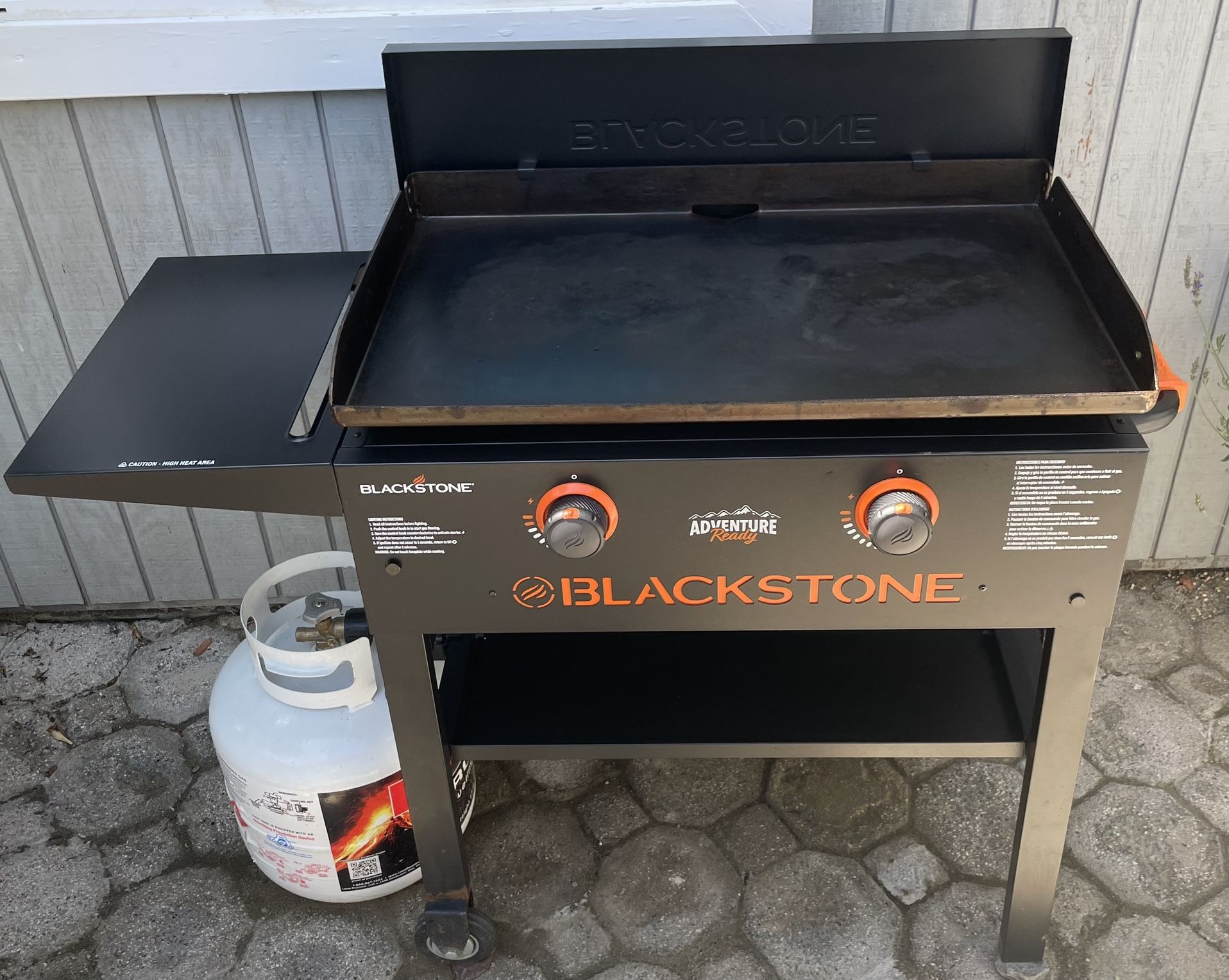 Blackstone 28’’ Omnivore Adventure Ready Griddle with Hard Cover