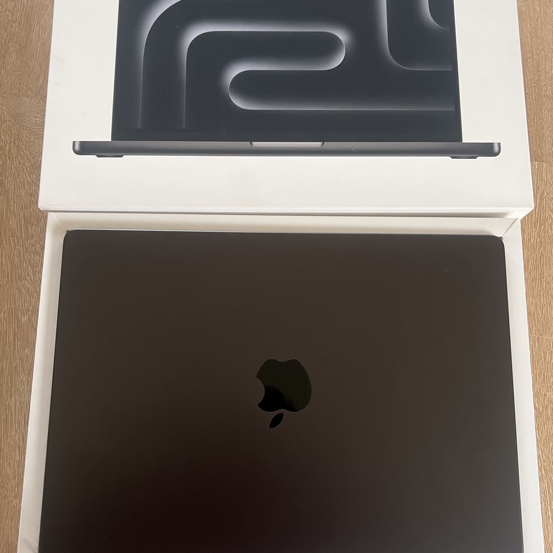 14” MacBook Pro M3 Pro 11 Core 500 GB SSD 18GB RAM XDR Liquid Retina Display Apple Care+ Until 9/21