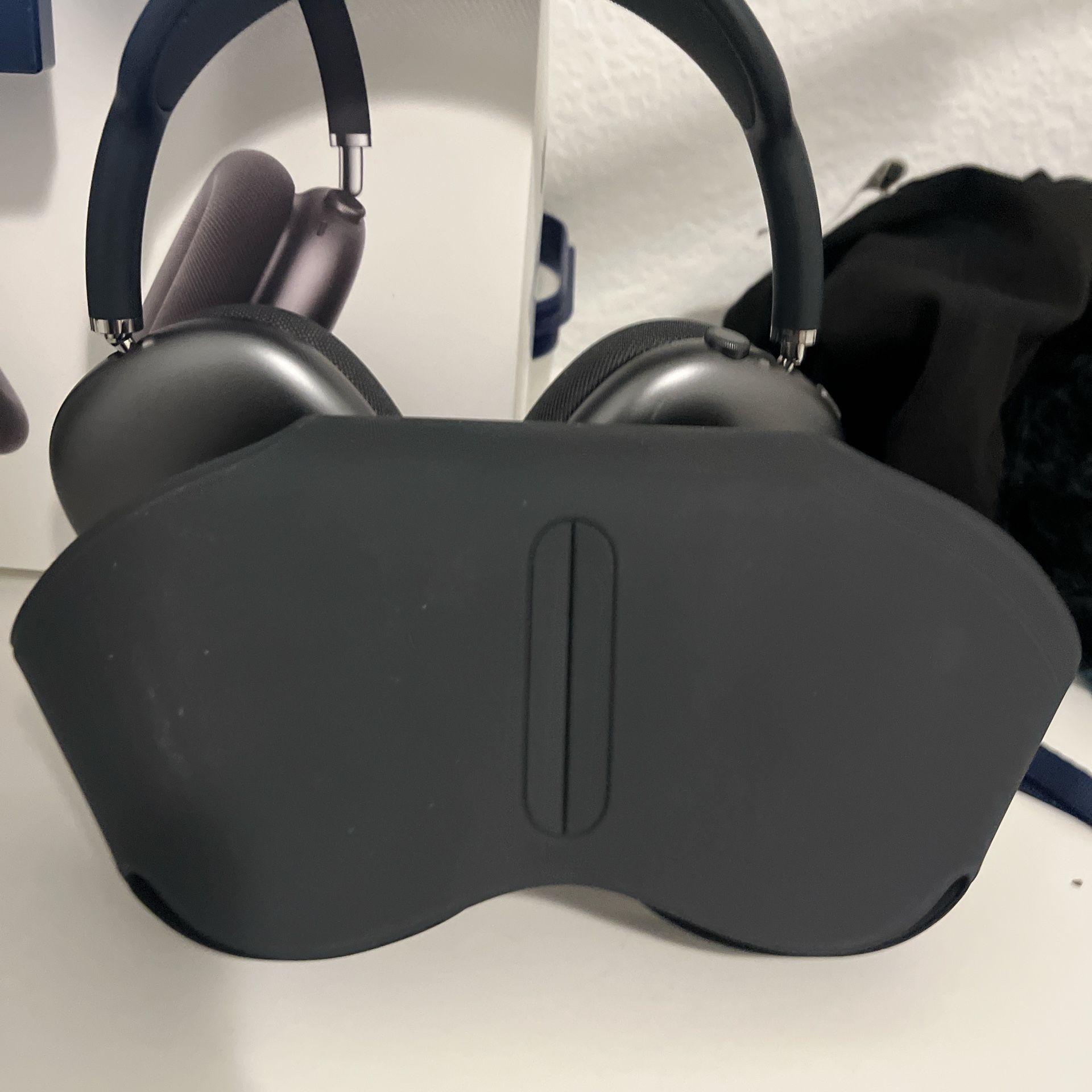 Apple AirPod Maxes