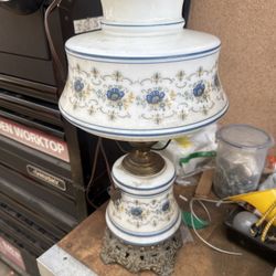 Vintage  Quoizel  Abigail Adams 3 Way Hurricane Lamp 21”