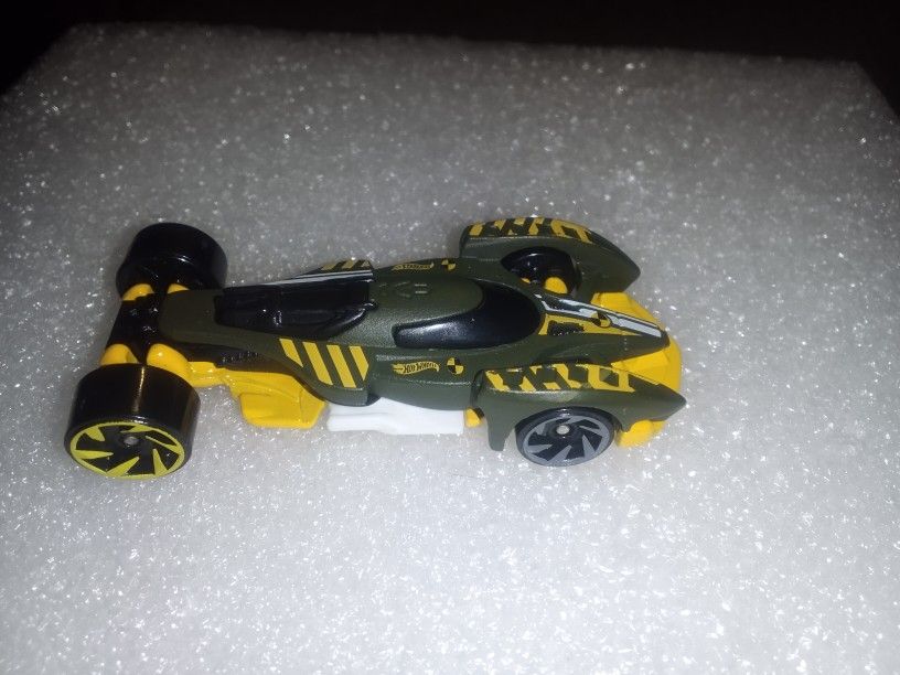 Pre-owned 2019 Hyperfin Hot Wheels Black And Yellow