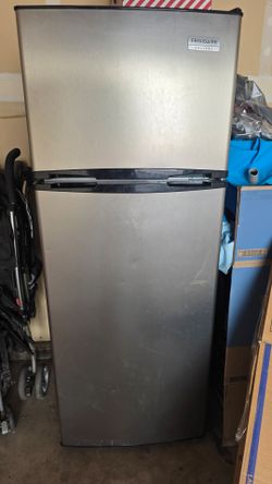 Refrigerator/freezer frigidaire 7cu