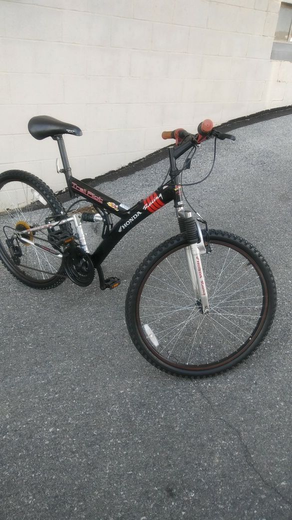 Honda Racing Trail Pilot 21Speed Bike / NEW CONDITION