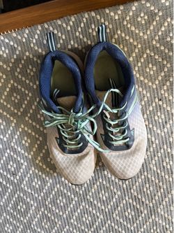AVIA brand  from Walmart women’s sz 8.5