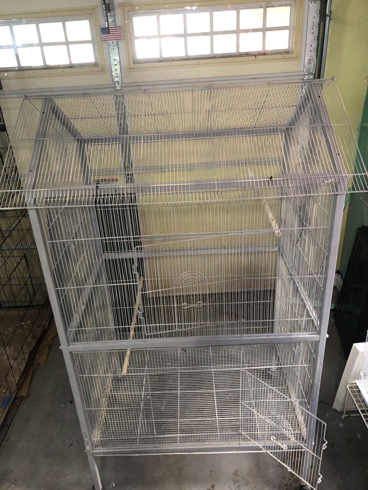 Huge cage new (in great shape )