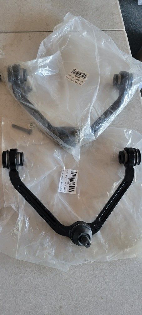 1995--2001 Ford Explorer/ Ranger Sport Trac/ Mazda B2500,/B3000 Front Upper Control Arms & Lower Ball Joint Kit