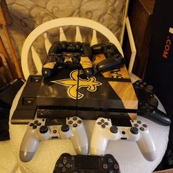 Sony Playstation 4 With 7 Controllers And 13 Games