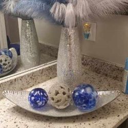 Bathroom decor and accessories 