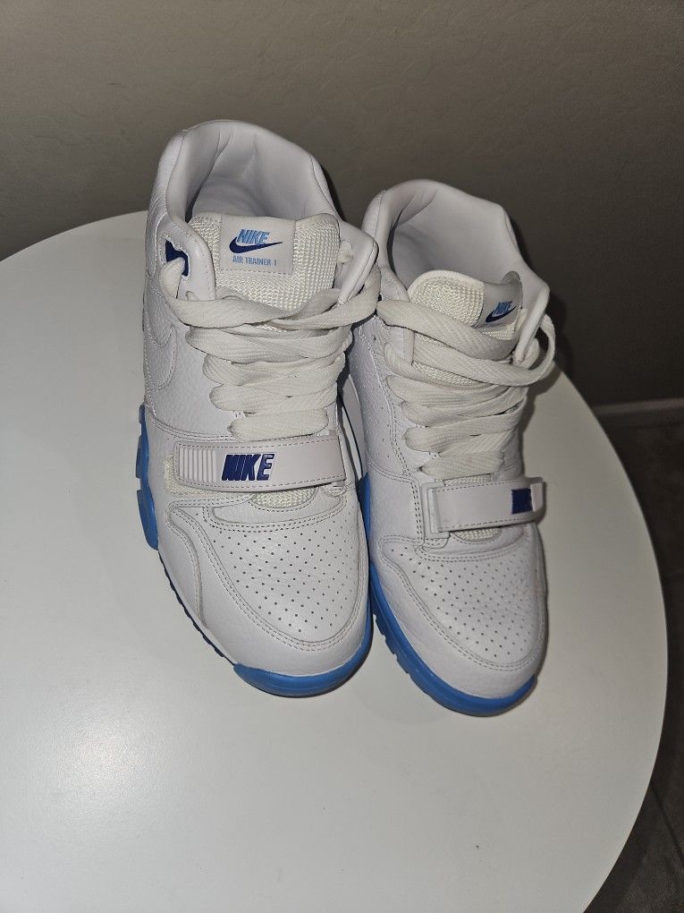 NIKE TRAINERS SIZE 11M