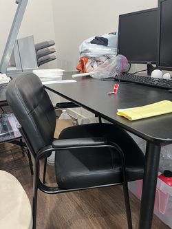 Black Leatherette Guest/Side Chair