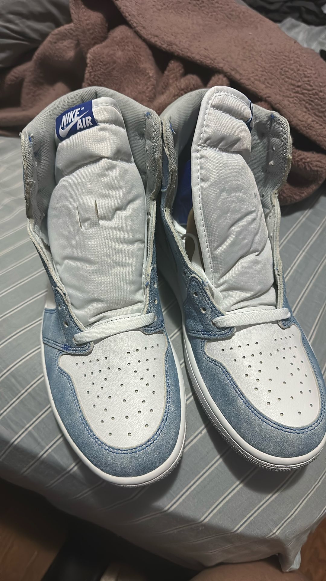 Air Jordan 1 Retro high og Hyper Royal (read Description)