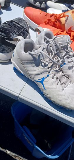 Lote de tennis shoes