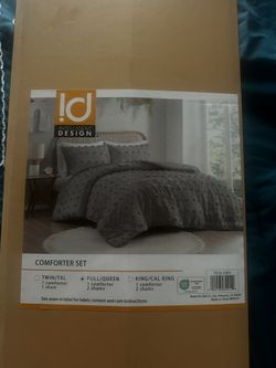 Full/Queen Comforter Set NEW
