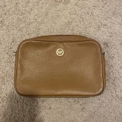 Brown micheal kors crossbody bag