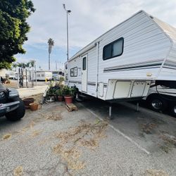 2001 Wonder Wide Light With Side Out Fifth Wheel 