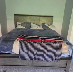 King Sized Bed Frame With Mattress