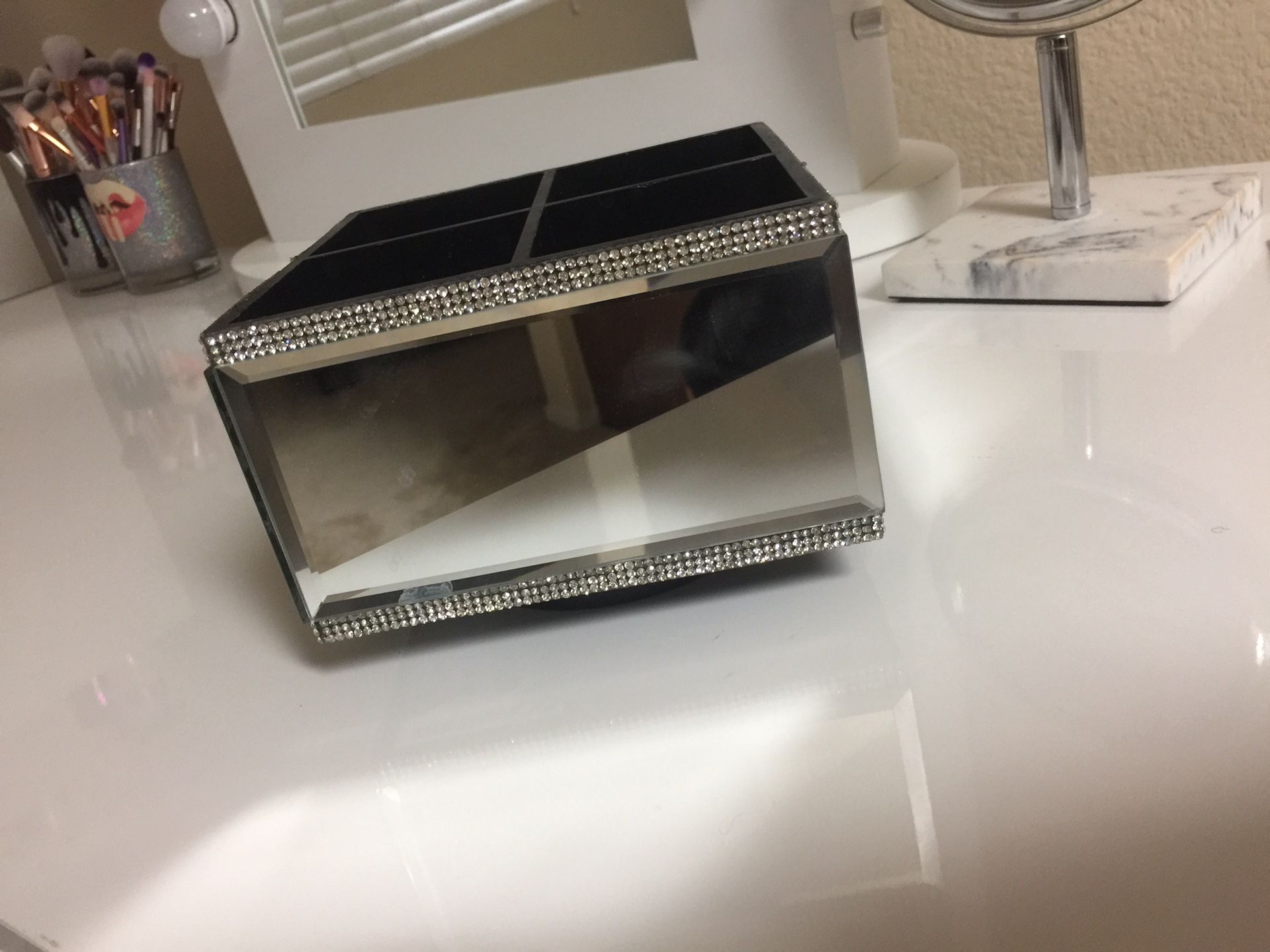 Nanette Lepore makeup brush holder / organizer