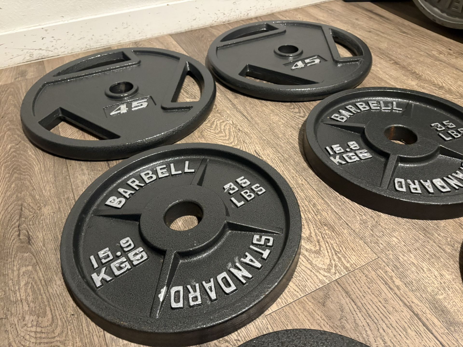 BRAND NEW Full Set Of Cast Iron Weight Plates  from 5s to 45s [Total: 245 lbs] 