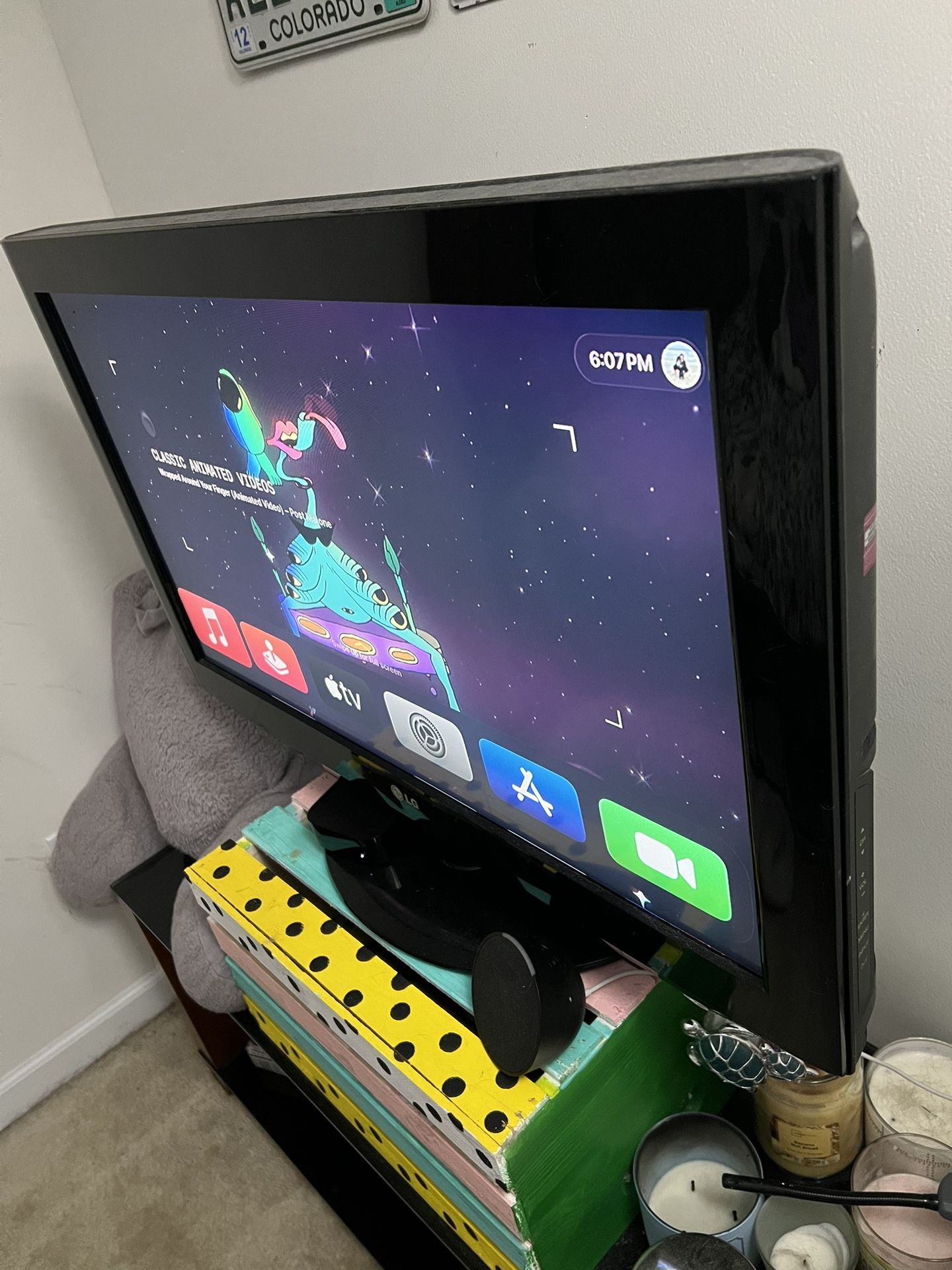 30” LG TV
