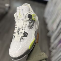 Sz 7Y | USED | 2025 Air Jordan Retro 4 Light Lemon (GS)