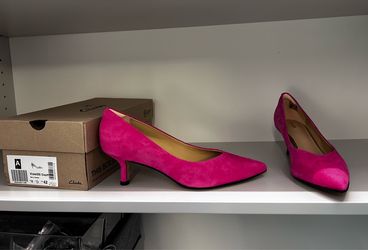 New Shoes. Clarks Pink Suede Pumps Size 11/EU 42