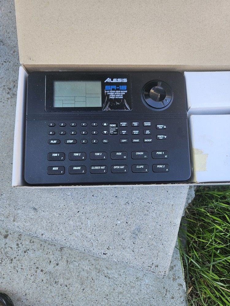 Vendo Esta Caja De Ritmos Alesis Nunca Se Uso