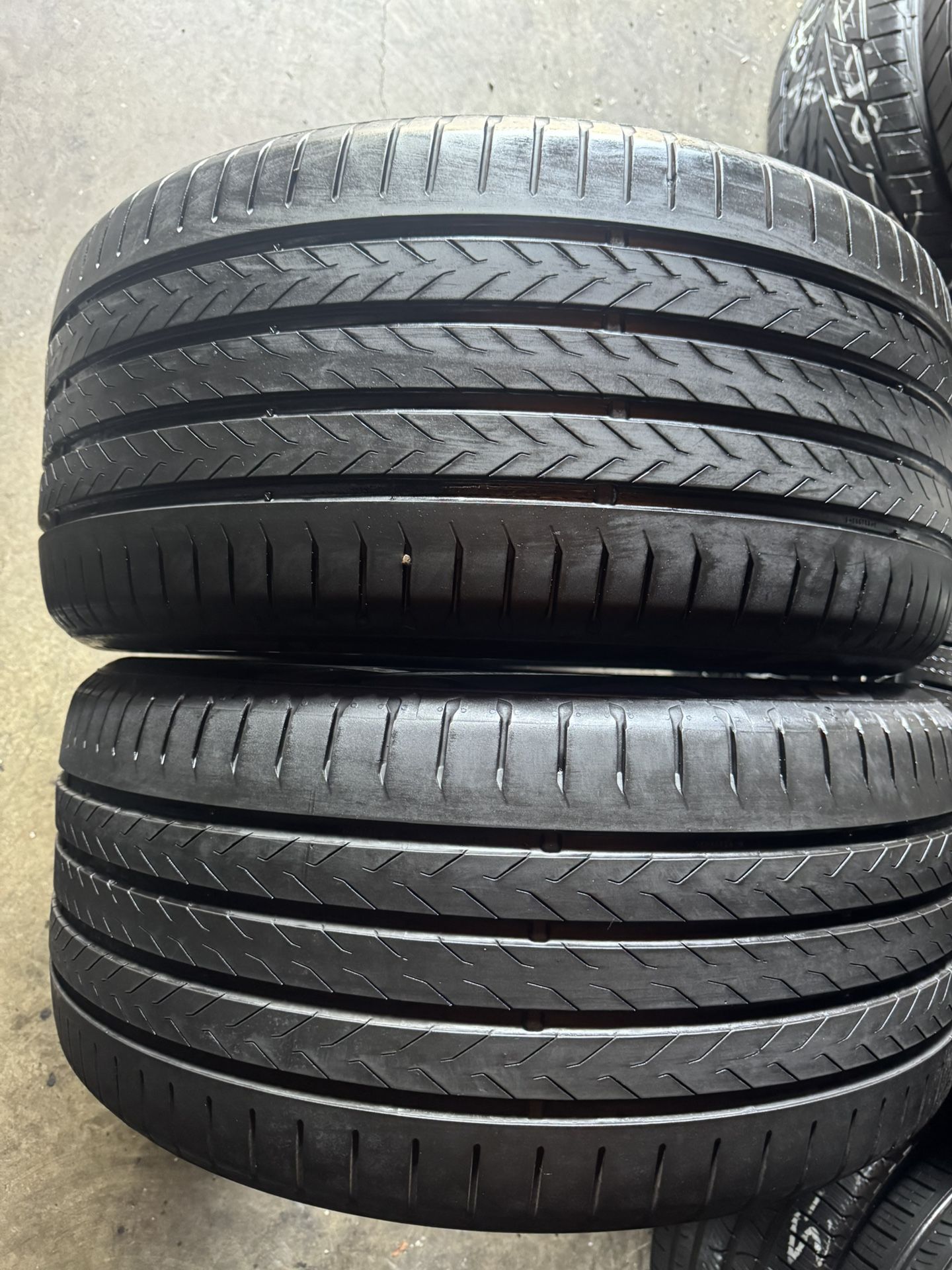 Pair Of 285 40 20 Continental Eco Contact Tires 