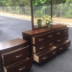 Quality Solid Wood Set Long Dresser, Big Drawers, Big Mirror, Big Nightstand. Drawers Sliding Smoothly Great Confition