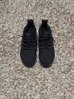 Black Ultraboost v1, size 7Y
