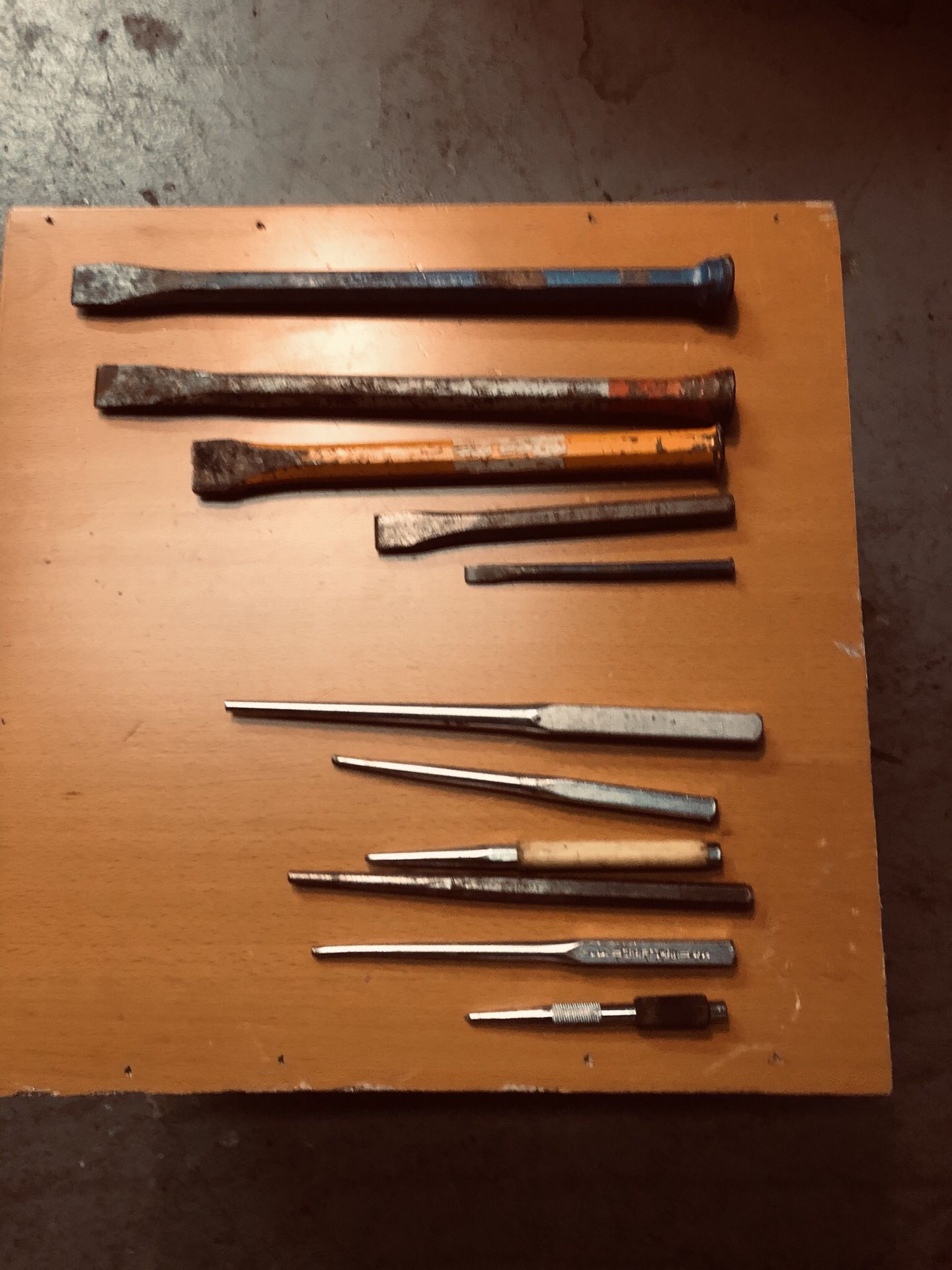Chisel and punch chisel