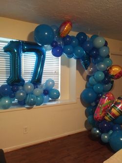Balloon demi arch garland