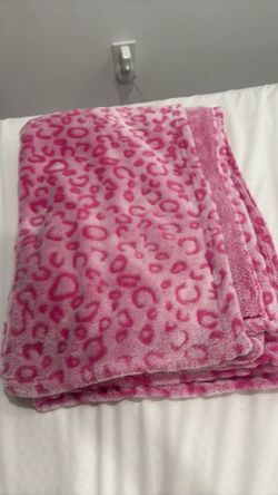 Pink Cheetah Throw Blanket