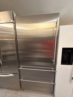 Liebherr Refrigerator 36”Inch Bottom Freezer Stainless Steel Used Like New 