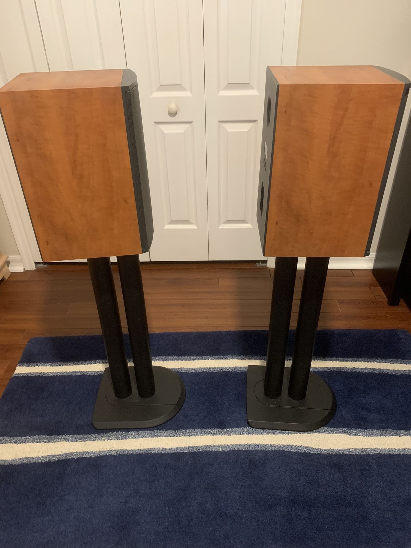 MINT! Boston Acoustics CR8 - poly caps in signal path & woofer frames dampened. A classic bookshelf!