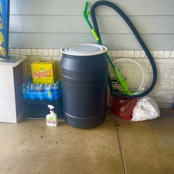 55-gallon storage barrel (Barril De Almacenamiento De Agua)
