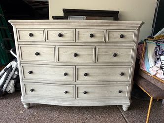 Living spaces dresser - gray washed wood